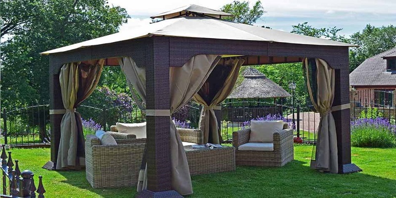 5 Ultimate Uses of Outdoor Umbrellas
